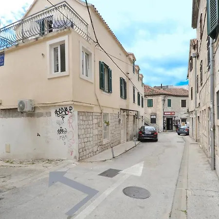 Valery בית הארחה